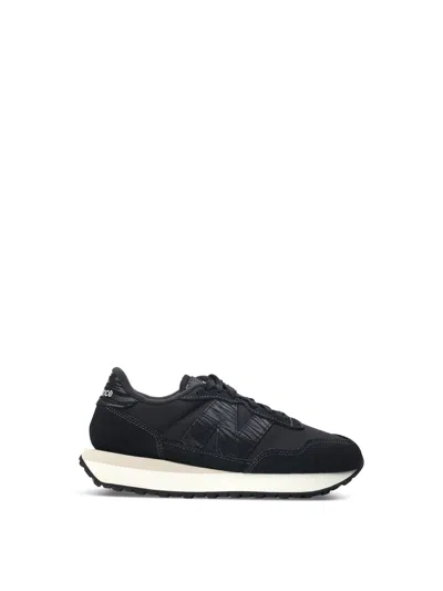 New Balance Black Low Top Sneakers With Logo Patch In Black