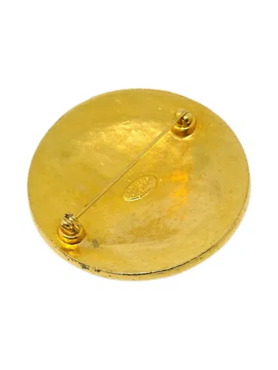 Pre-owned Chanel 1994 Cc Medallion Brooch In Gold