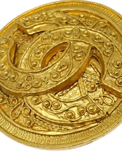 Pre-owned Chanel 1994 Cc Medallion Brooch In Gold