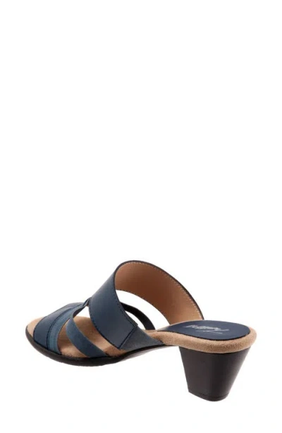 Trotters Maxine Slide Sandal In Navy