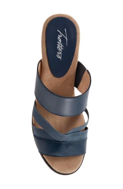 Trotters Maxine Slide Sandal In Navy
