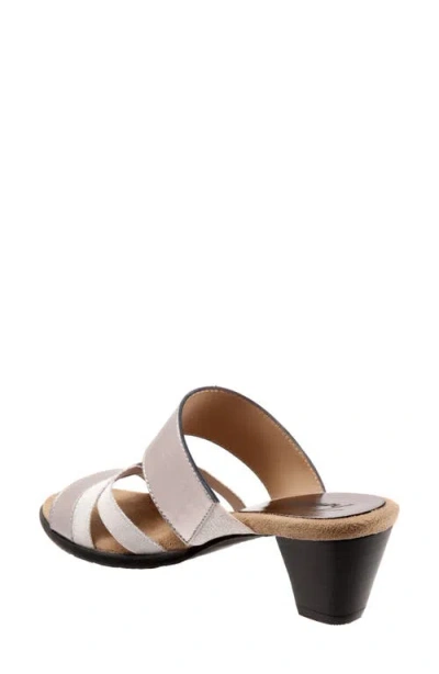 Trotters Maxine Slide Sandal In Pewter Metallic