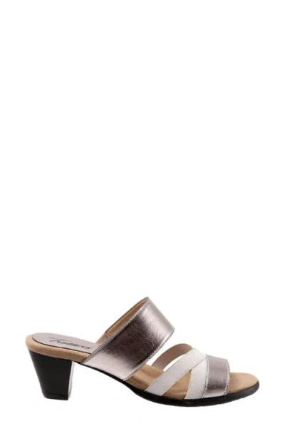 Trotters Maxine Slide Sandal In Pewter Metallic