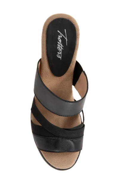 Trotters Maxine Slide Sandal In Black/tan