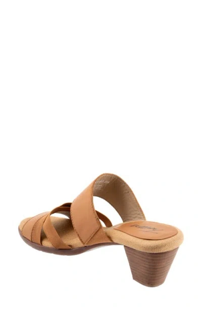 Trotters Maxine Slide Sandal In Luggage