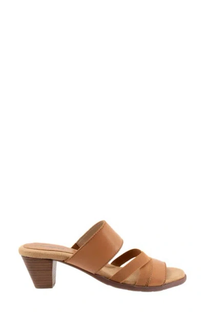 Trotters Maxine Slide Sandal In Luggage