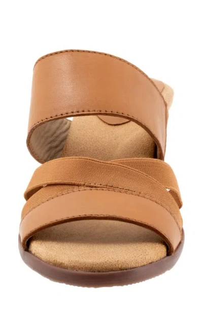 Trotters Maxine Slide Sandal In Luggage