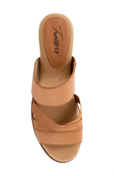 Trotters Maxine Slide Sandal In Luggage
