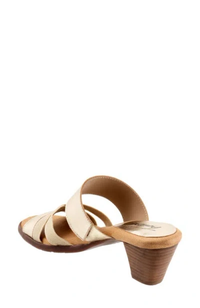 Trotters Maxine Slide Sandal In Gold Metallic