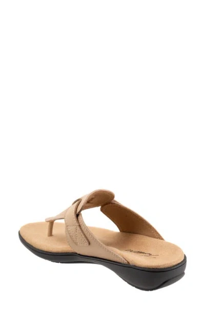 Trotters Robin Flip Flop In Beige