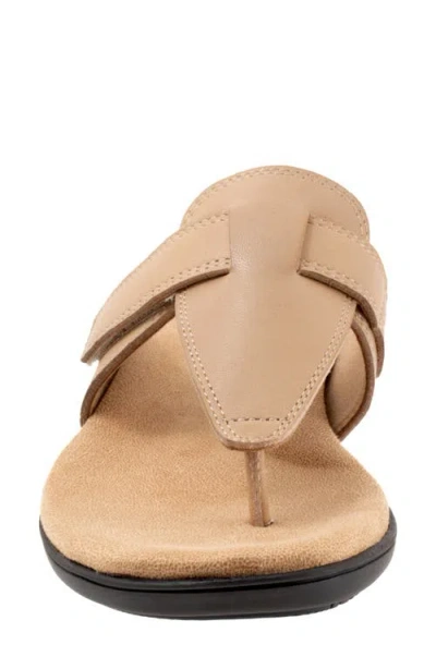 Trotters Robin Flip Flop In Beige