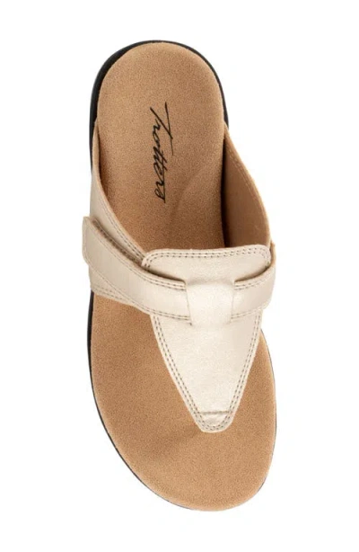 Trotters Robin Flip Flop In Gold Metallic