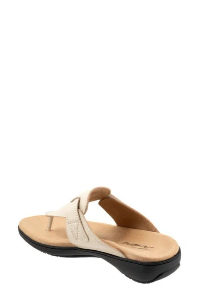Trotters Robin Flip Flop In Ivory