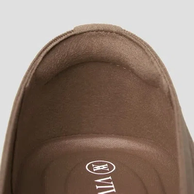 Vivaia Square-toe V-cut Flats In Black