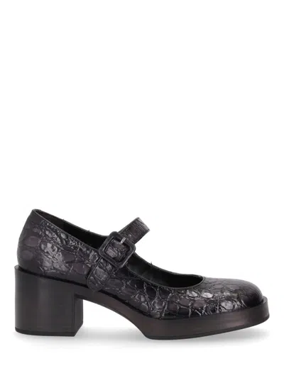 La Rose Black Leather Pumps In Peltro