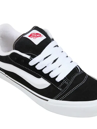 Vans Knu Skool Sneaker In Black