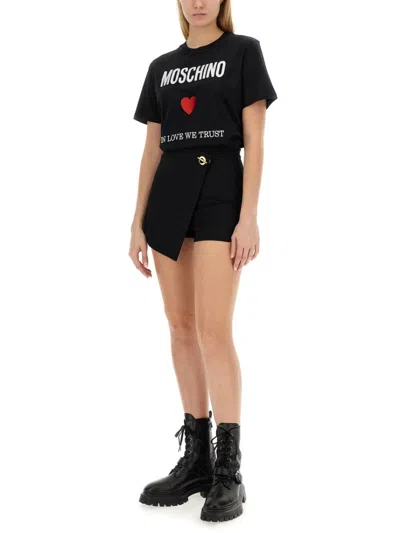 Moschino Black Regular Fit T-shirt With Logo And Heart Graphic In Black
