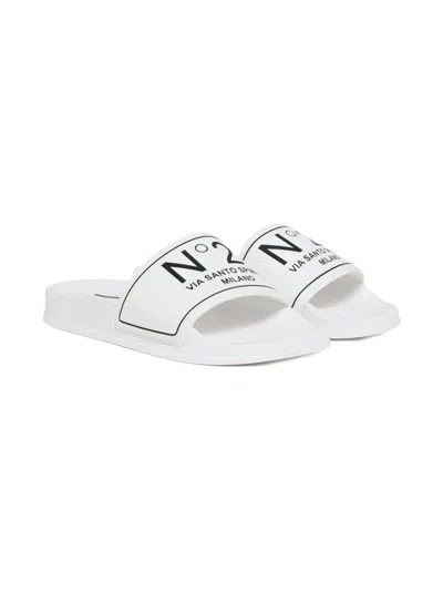 N°21 Logo Slides In White