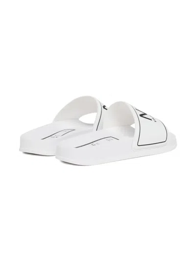 N°21 Logo Slides In White