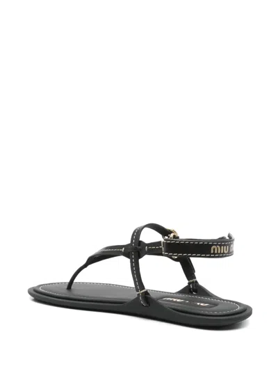 Miu Miu Leather Flat Sandals In Schwarz