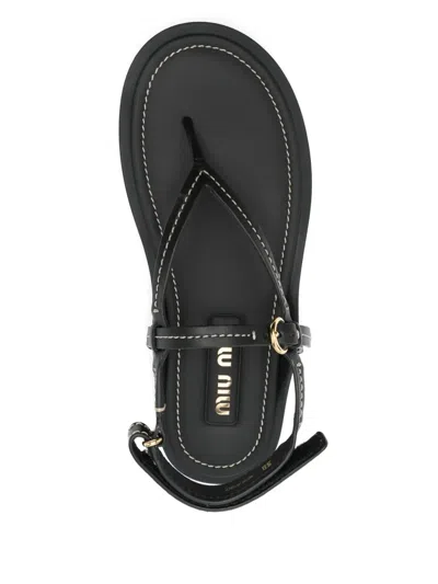 Miu Miu Leather Flat Sandals In Schwarz
