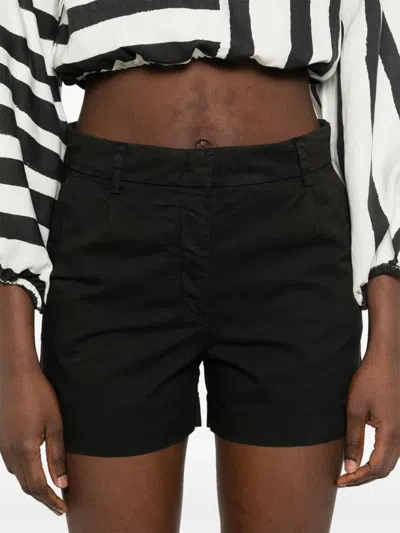 White Sand Diane Shorts In 黑色