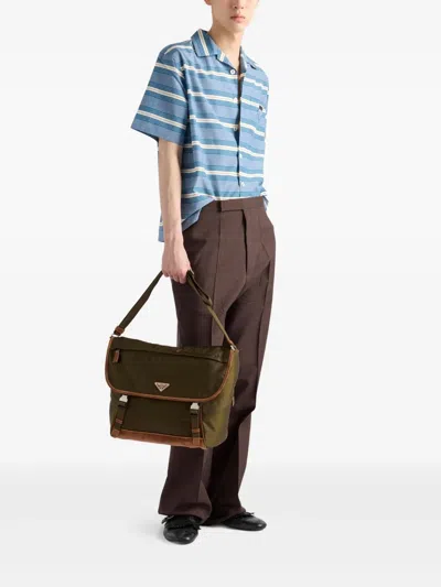 Prada Grosse Schultertasche Aus Re-nylon Und Wildleder In Green