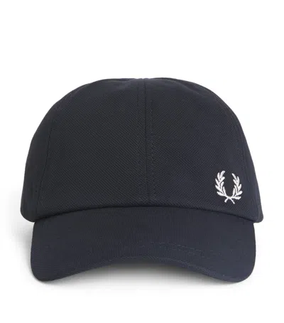 Fred Perry Logo Embroidered Baseball Cap In Black