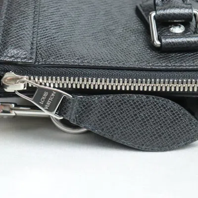 Pre-owned Louis Vuitton Taiga Black Taiga Leather Shoulder Bag ()