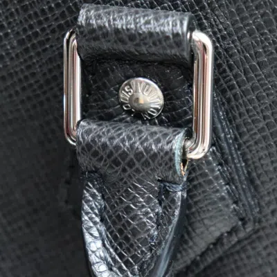 Pre-owned Louis Vuitton Taiga Black Taiga Leather Shoulder Bag ()