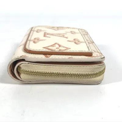 Pre-owned Louis Vuitton White Other Wallet (bi-fold) ()