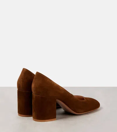 Gianvito Rossi Round-toe Block-heel Pumps In Brown Suede In Burgundy