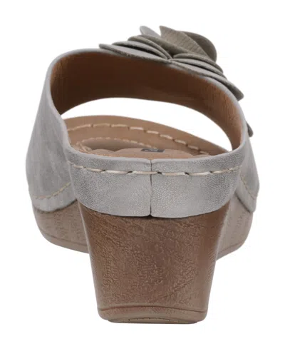Gc Shoes Women's Tokyo Floral Wedge Sandals In Gray