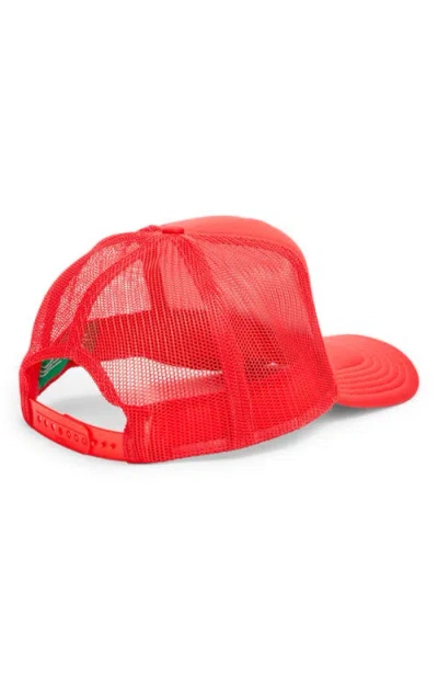 Friday Feelin ' Mucho Amor Trucker Hat