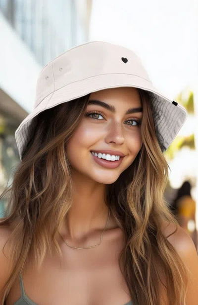 DALIX DALIX LIL HEART BUCKET HAT 