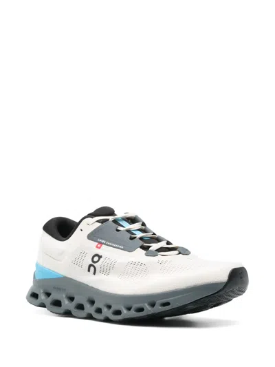 On Running Cloudstratus 3 Sneakers