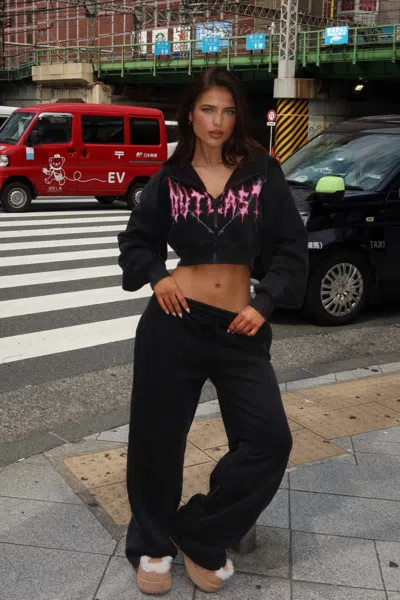 Outcast Nya Sweatpant Washed Black