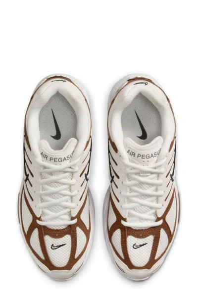 Nike Air Pegasus 2005 Sneaker In White