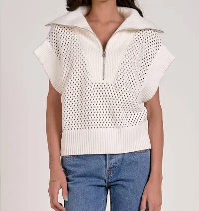 Elan Cassie Short Sleeveless Sweater In White In Gray