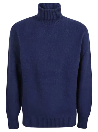ELEVENTY WOOL AND CASHMERE BLEND SWEATER WITH CLASSIC TURTLENECK DESIGN 