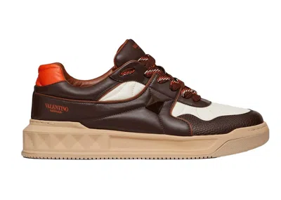 Pre-owned Valentino Garavani Men's Valentino One Stud Lowtop Sneakers In Brown White In Multi