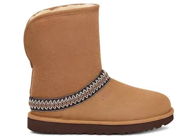 Pre-owned Ugg Classic Short Crescent Boot (women's) Sneakers In Chestnut