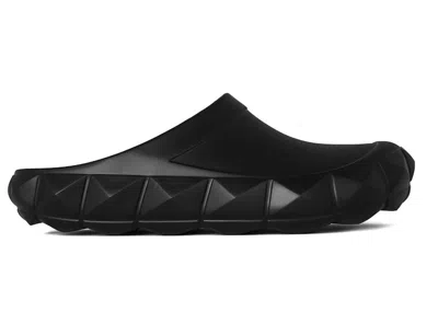 Pre-owned Valentino Garavani Men's  Roman Stud Turtle Slides Sneakers In Black