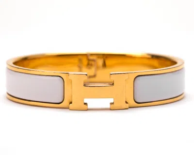 Pre-owned Hermes Women's  Clic Clac H Enamel Narrow Pm In Gold/white