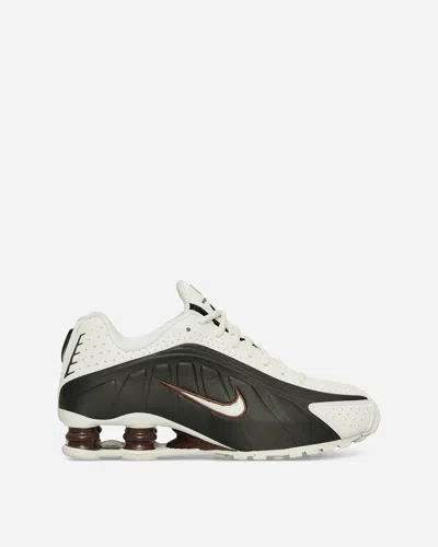 Nike Women S Shox R4 Sneakers Sail / Fauna Brown