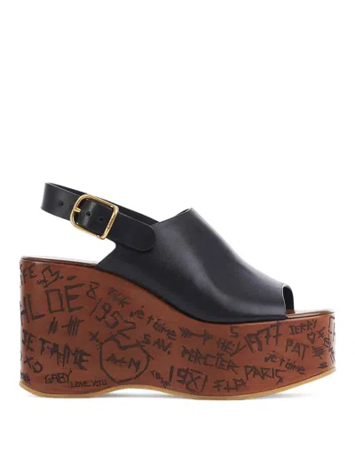 Chloé Maxime Black Wedge With Engraved Written Decorations And Logo Buckle In Leather Woman In Black