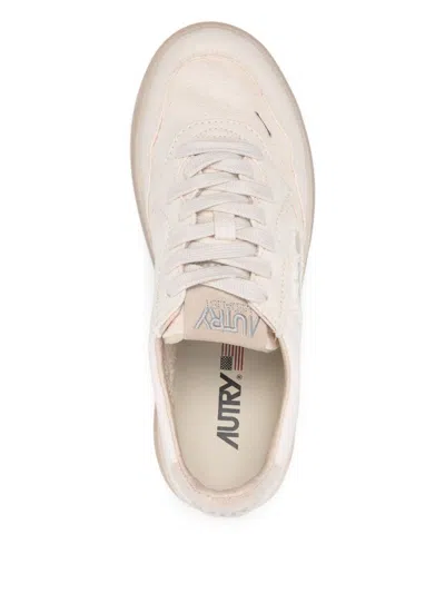 Autry Medalist Sneakers In Beige Suede