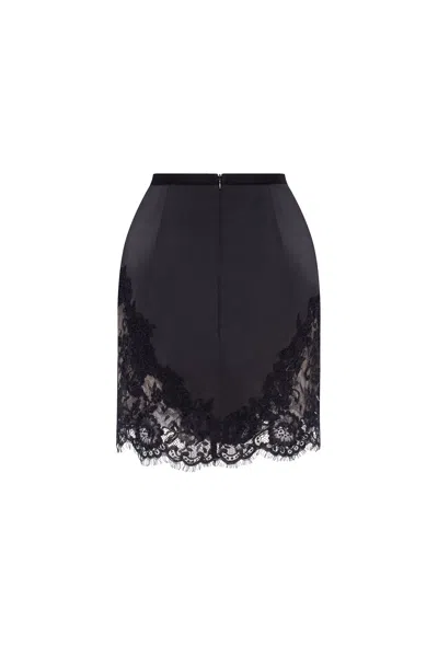 Milla Fitted Obsidian Mini Skirt Adorned With Lace, Parisienne