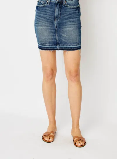 JUDY BLUE WOMEN'S HIGH WAIST TUMMY CONTROL RELEASE HEM SKIRT IN BLUE 