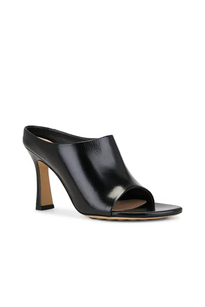 Bottega Veneta Rana Leather Mules In Black